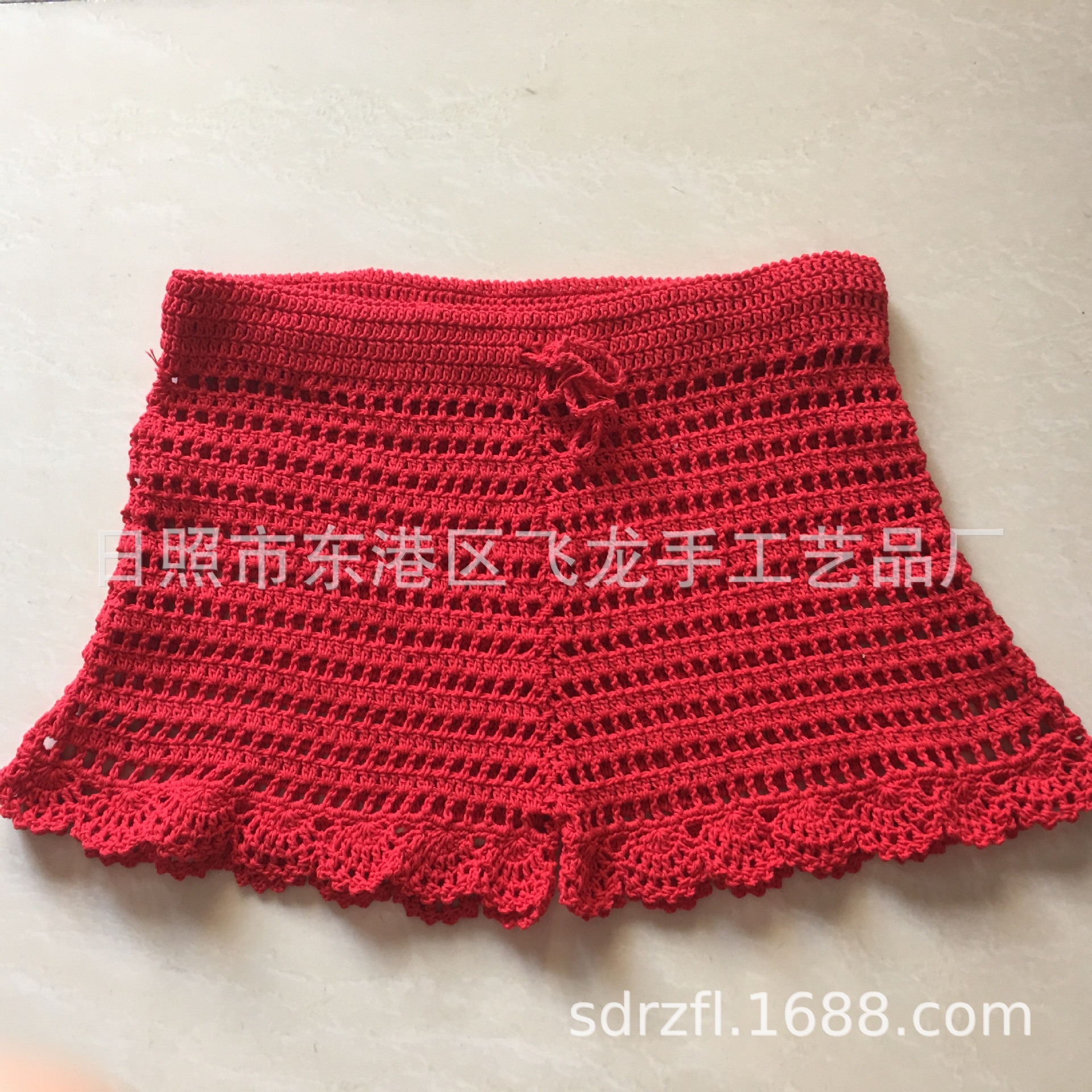 供应钩针短裤，手钩衣服短裤。手工钩编棉线钩花衣服短裤。款式新