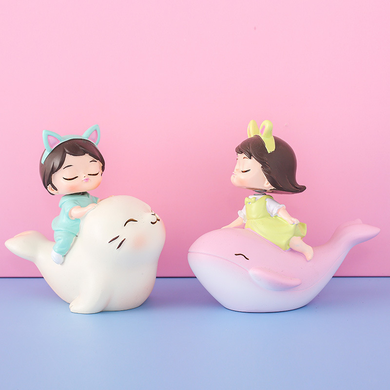 卡通小海豹男孩与小鲸鱼女孩情侣汽车装饰摆件动物蛋糕烘培小摆件