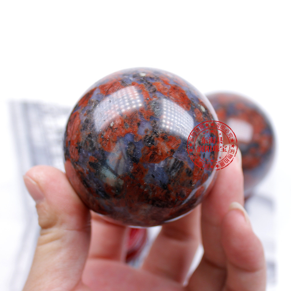 东海厂家批发天然水晶球原石打磨红闪石能量石家居桌面摆件送底座
