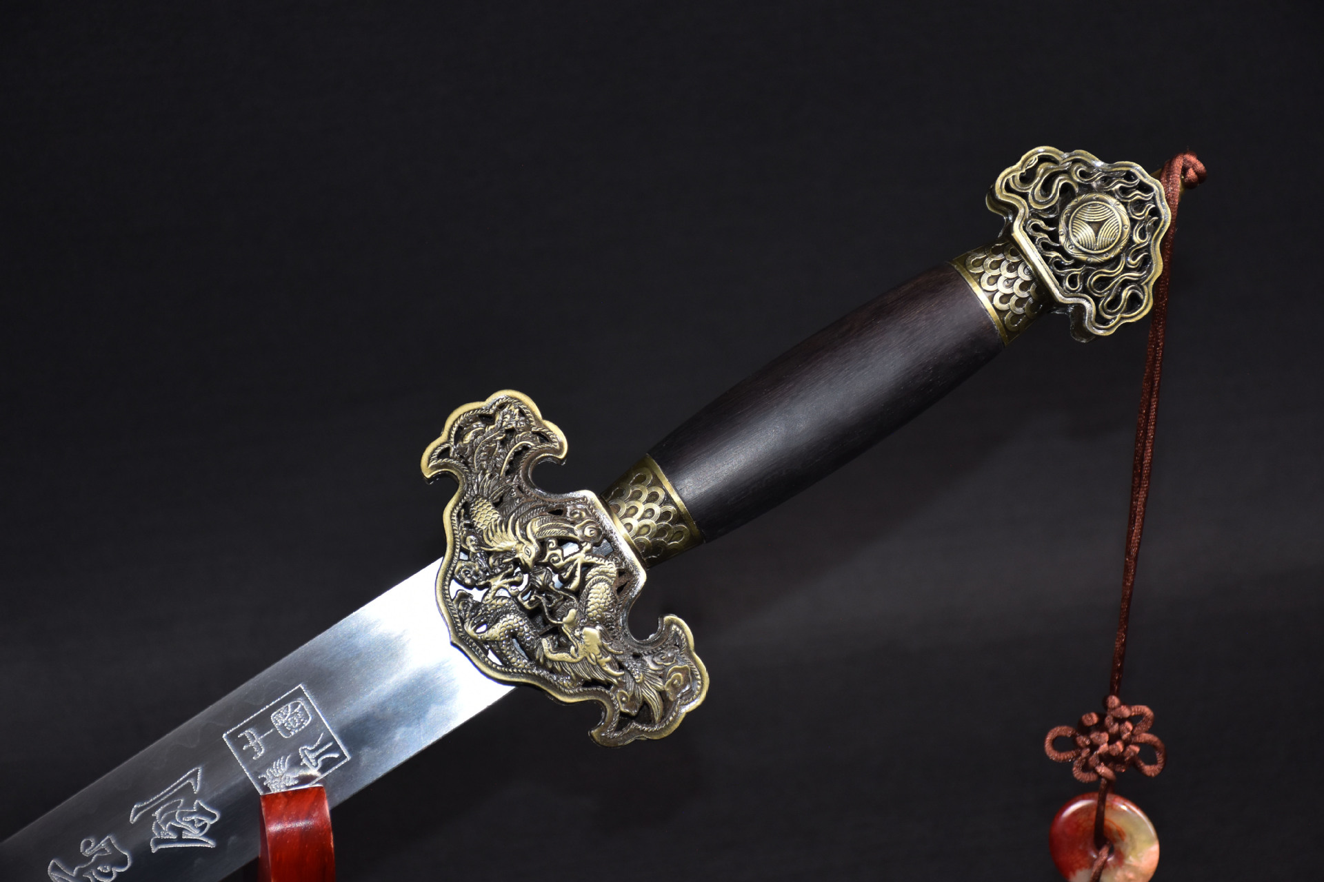 龙泉刀剑碳钢手工锻打传统镇宅宝剑复古工艺品长剑硬剑收藏未开刃