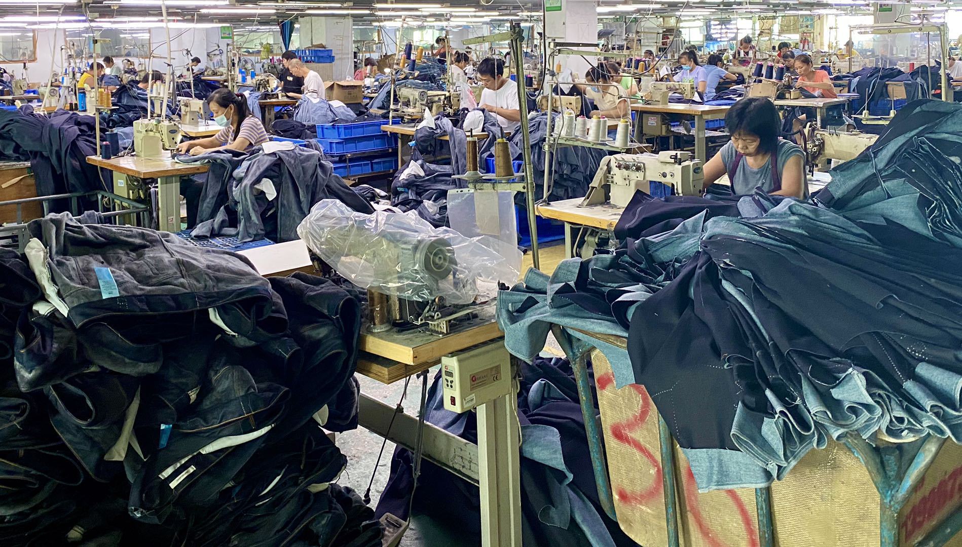 网红水洗工艺男牛仔裤加工定制oem中高端牛仔裤来样加工源头工厂