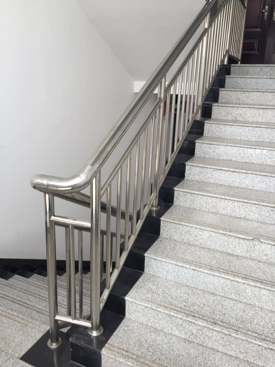 不锈钢管厂家不锈钢护栏 不锈钢楼梯扶手 承接工程