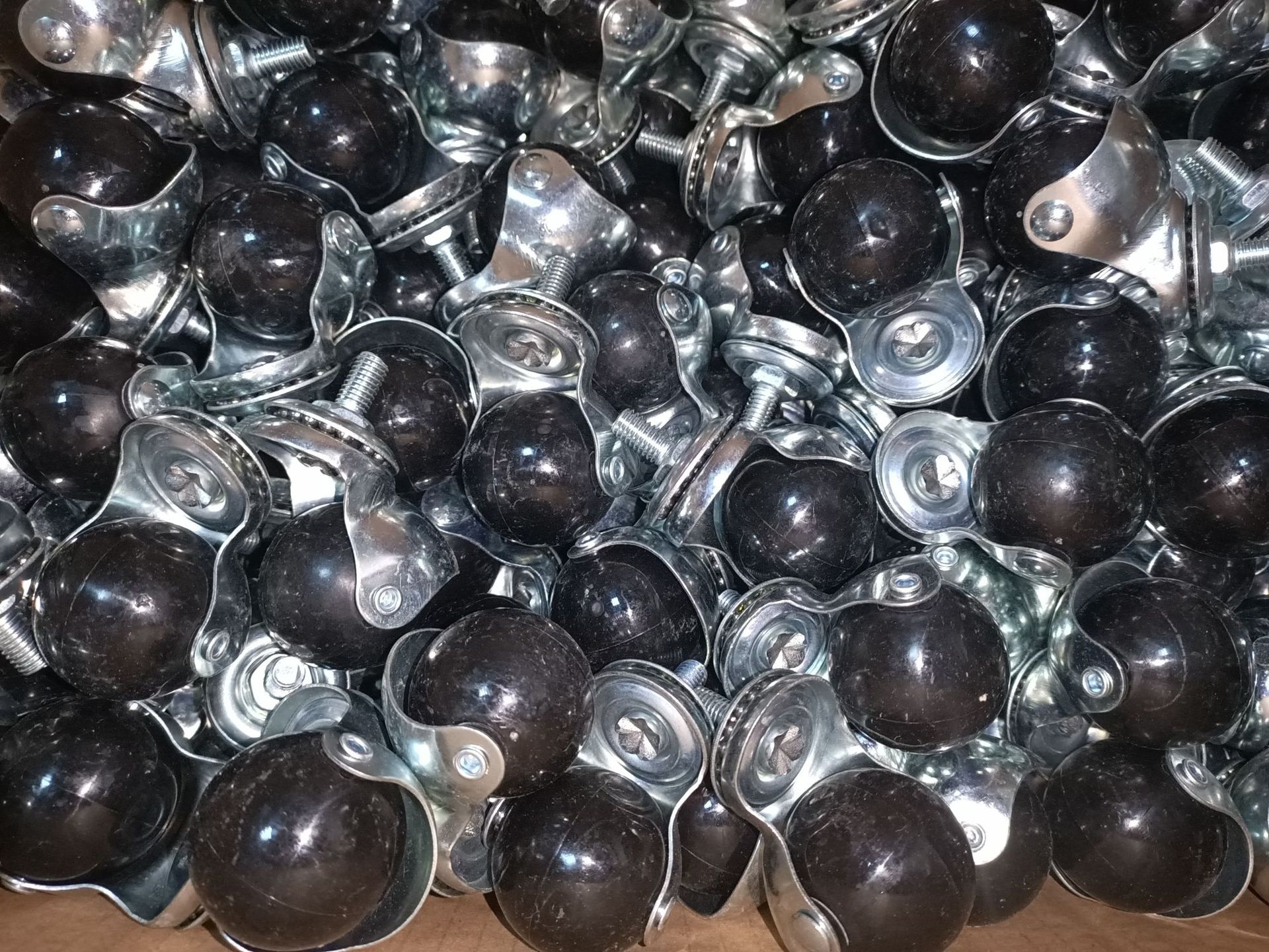 地球轮厂家2寸11*22丝杆黑pp球轮支架厚度1.5mm表面挂镀金色铬色-阿里