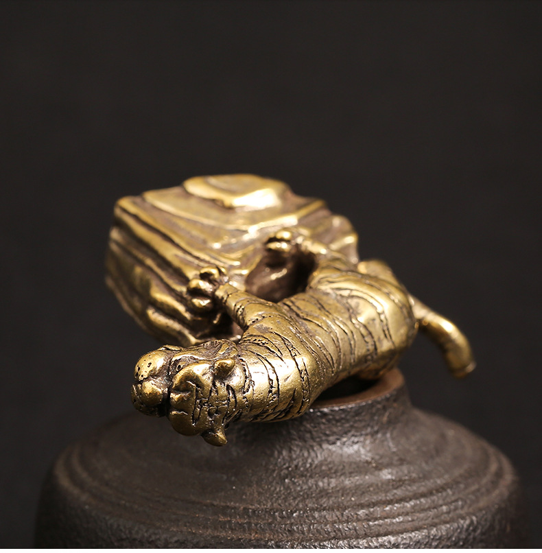 黄铜虎啸山河十二生肖虎摆件纯铜古玩老虎家居茶宠摆设地摊爆款