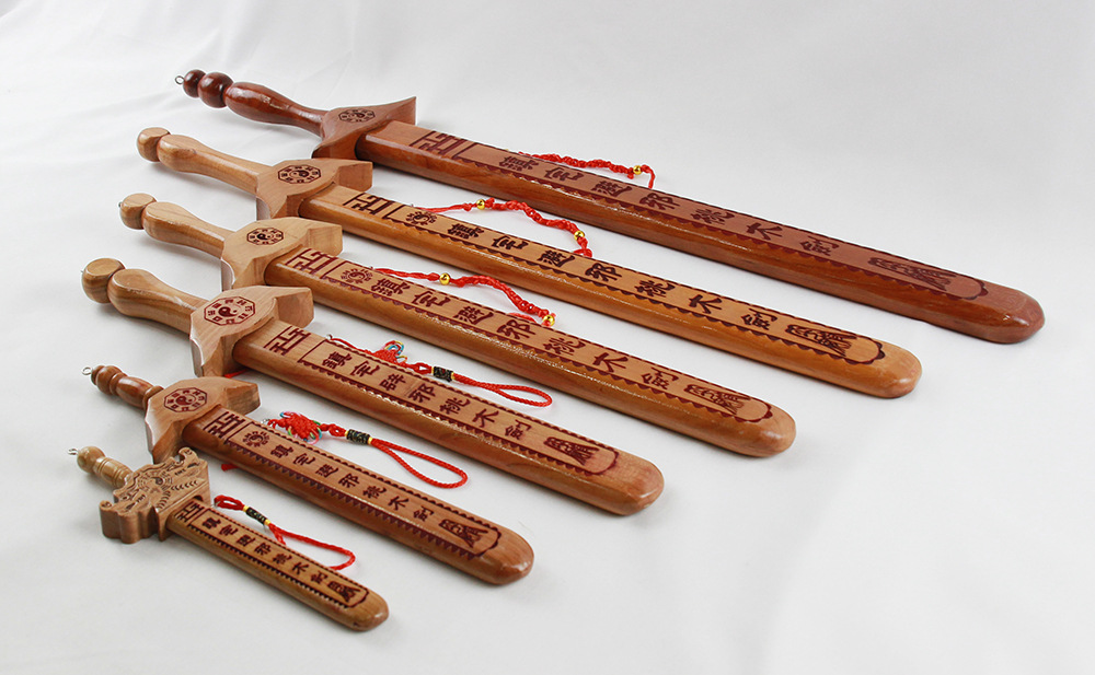 桃木剑批发小孩木剑雕刻随身挂件朱砂道士包木剑女 送礼随身摆件