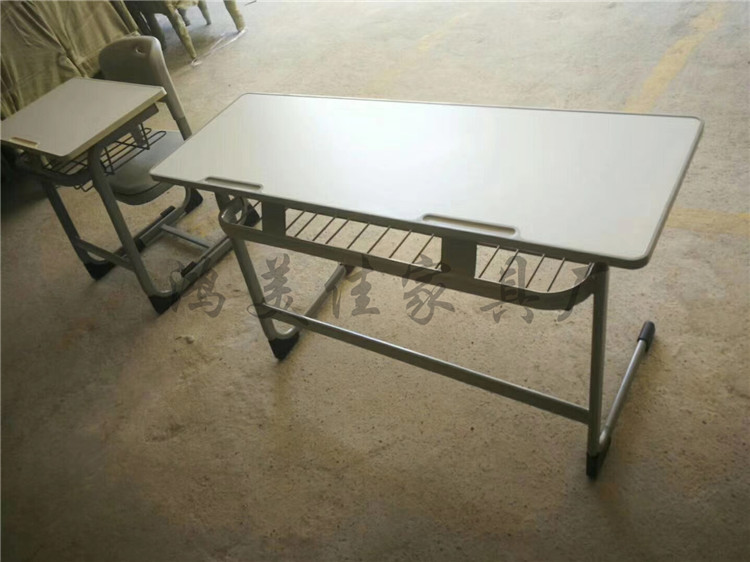 厂家定做现代简易双人位塑钢儿童学生课桌椅带铁网桌斗塑料台面