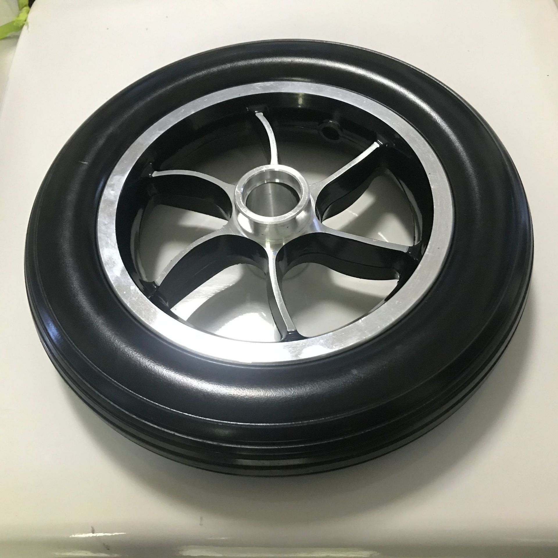 10寸汽车轮毂
