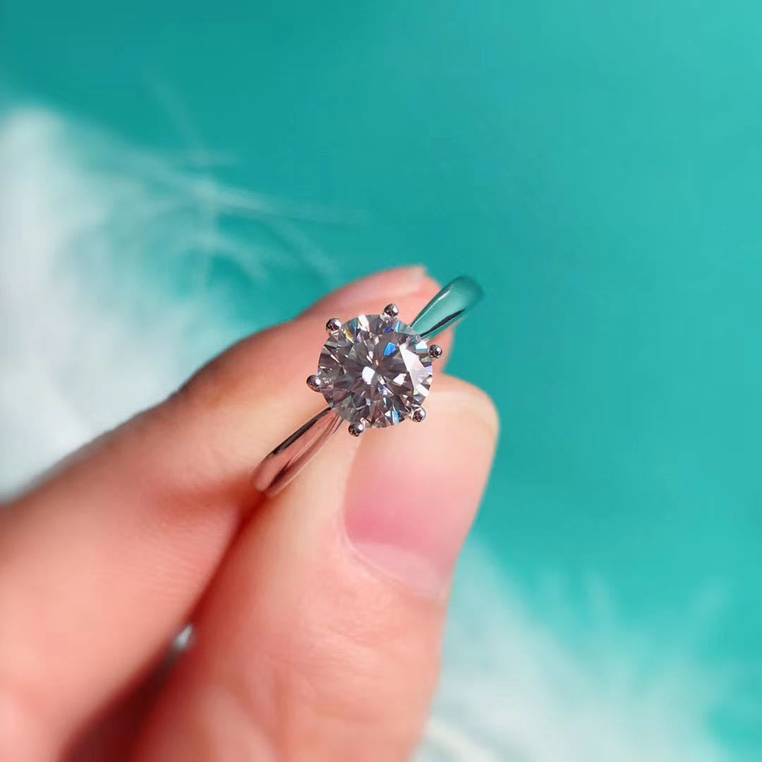 经典款周家六爪莫桑钻女款戒指光臂简约婚戒节日礼物厂家直销包邮