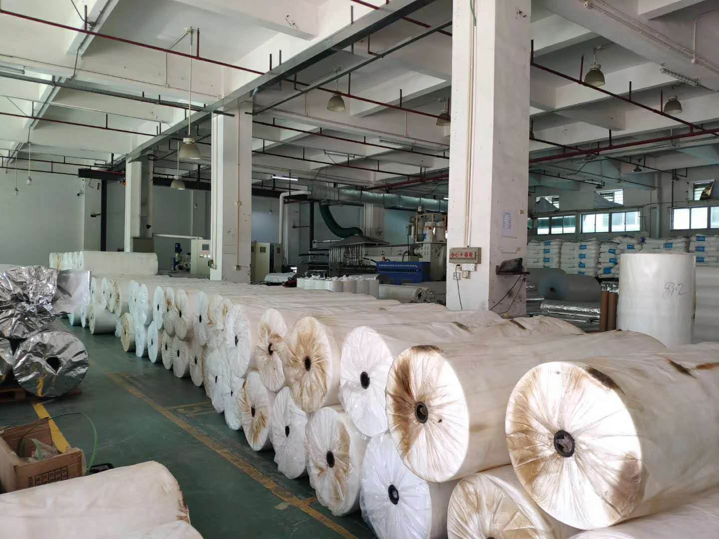 厂家无纺布淋膜隔离衣用加工 1.6米宽 蓝白色面料淋膜 售成品