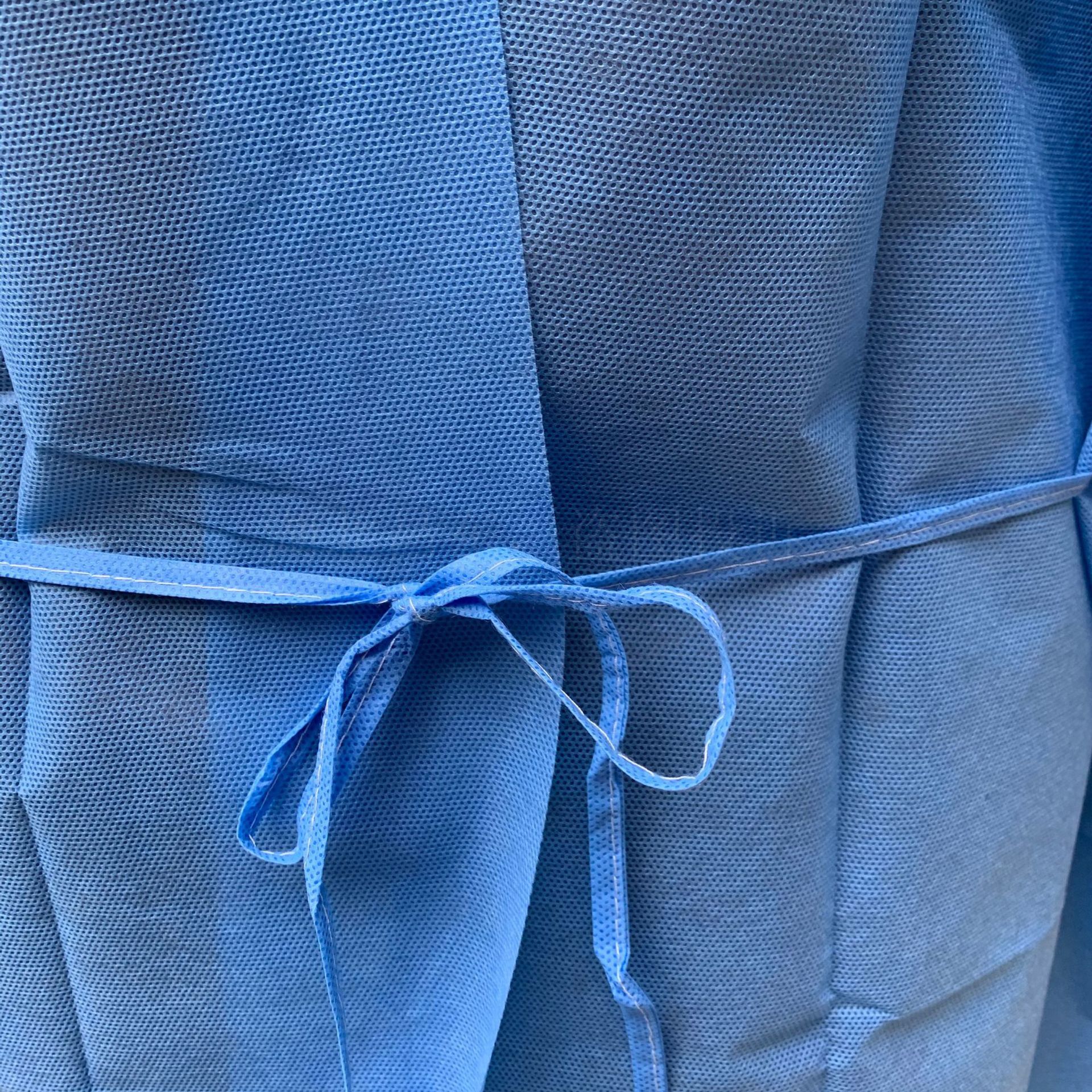 昌东一次性隔离衣45克sms蓝色针织袖口无纺布反穿衣厚含熔喷