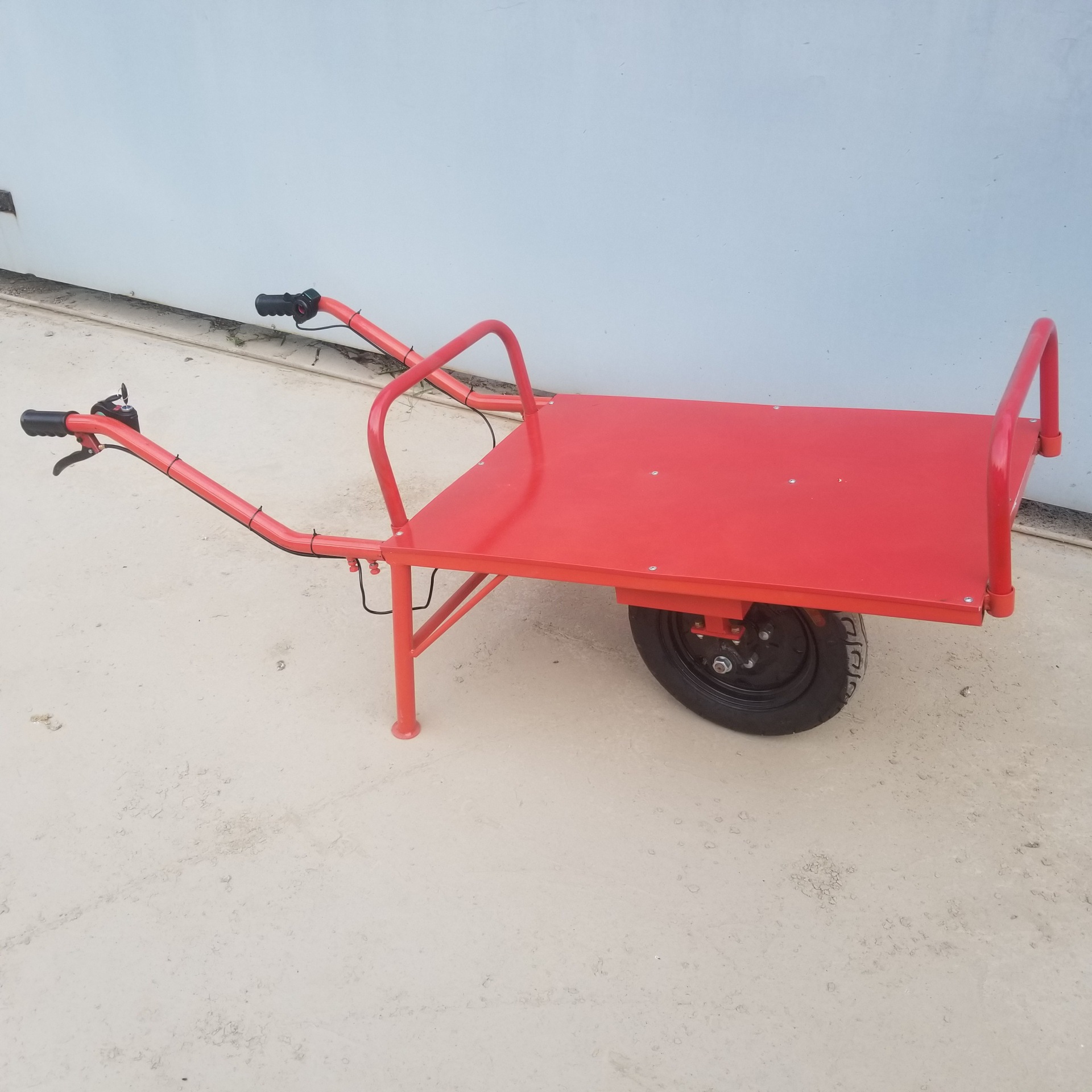 北海畅销电动鸡公车 窄路灵活运输工具车 养鸡场鸡蛋转运车