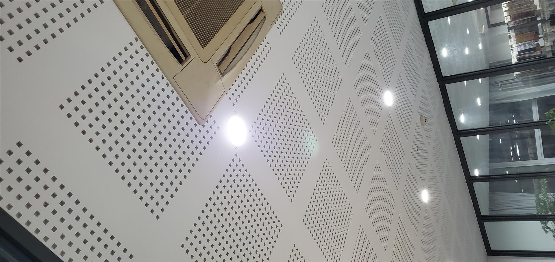 穿孔复合吸音板机房泵房吸音材料隔音板吊顶墙体穿孔石膏板天花板