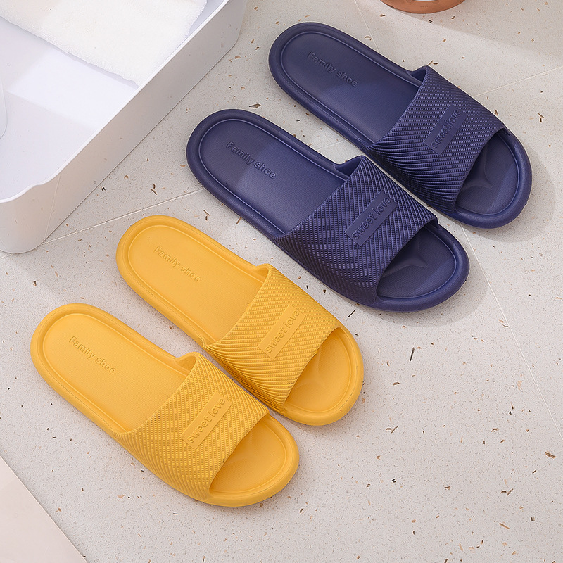 2023 New Home Slippers Summer Non-Slip Indoor Couple Household Sandals Women's Lightweight and Wear-Resistant Home Slippers