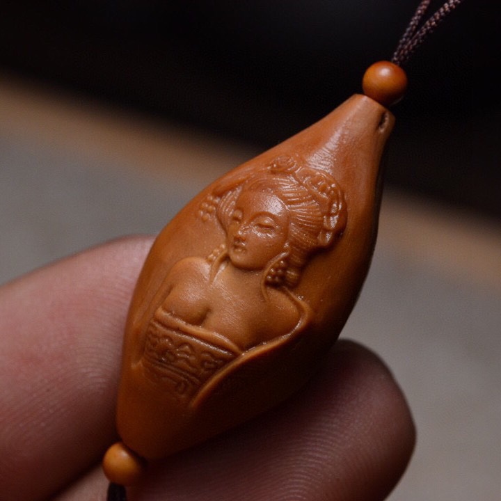 橄榄核雕刻古典美女少女手机链橄榄核雕刻作品单籽吊坠单核包链