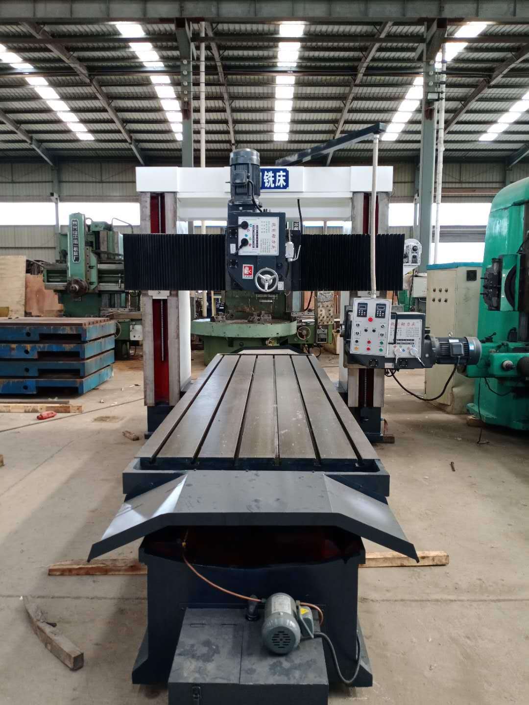 大量低价销售全新龙门铣床4000mm 莱芜现货 欢迎来电咨询