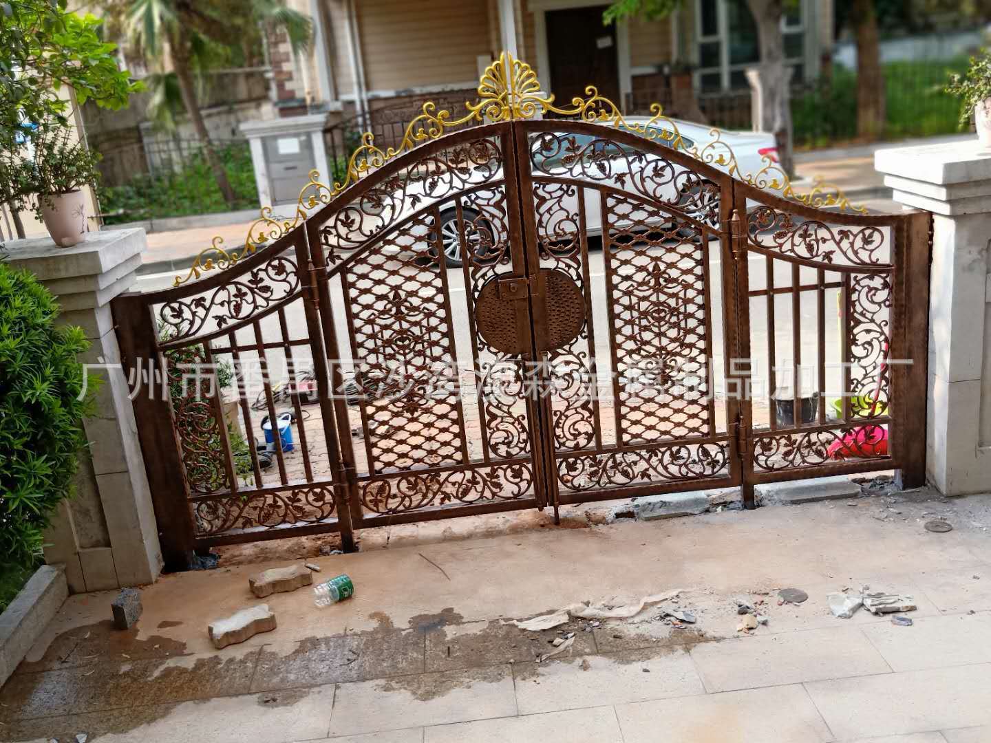 广州厂家批发零售古铜色烤漆封闭式庭院门私人定制热镀锌四折铁门