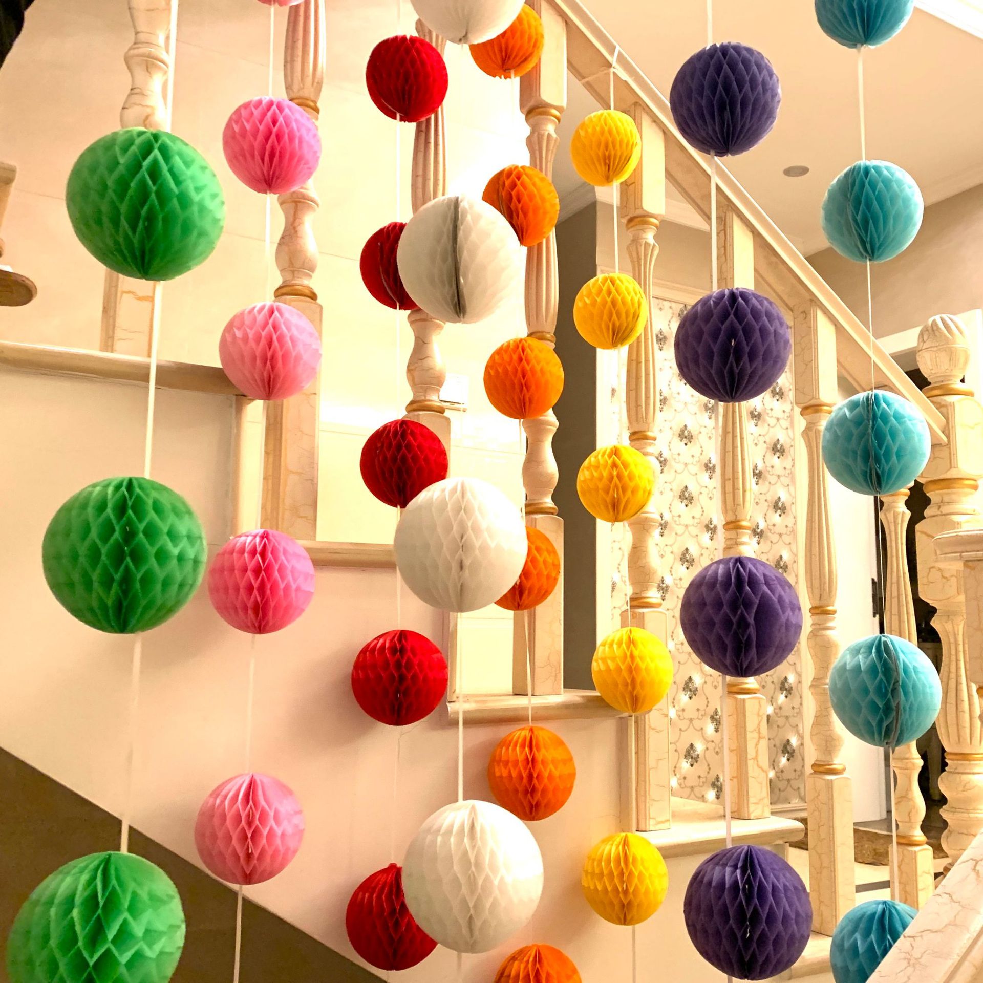 定制生日婚庆节日派对烂漫气氛布置彩色8个蜂窝纸球串批发