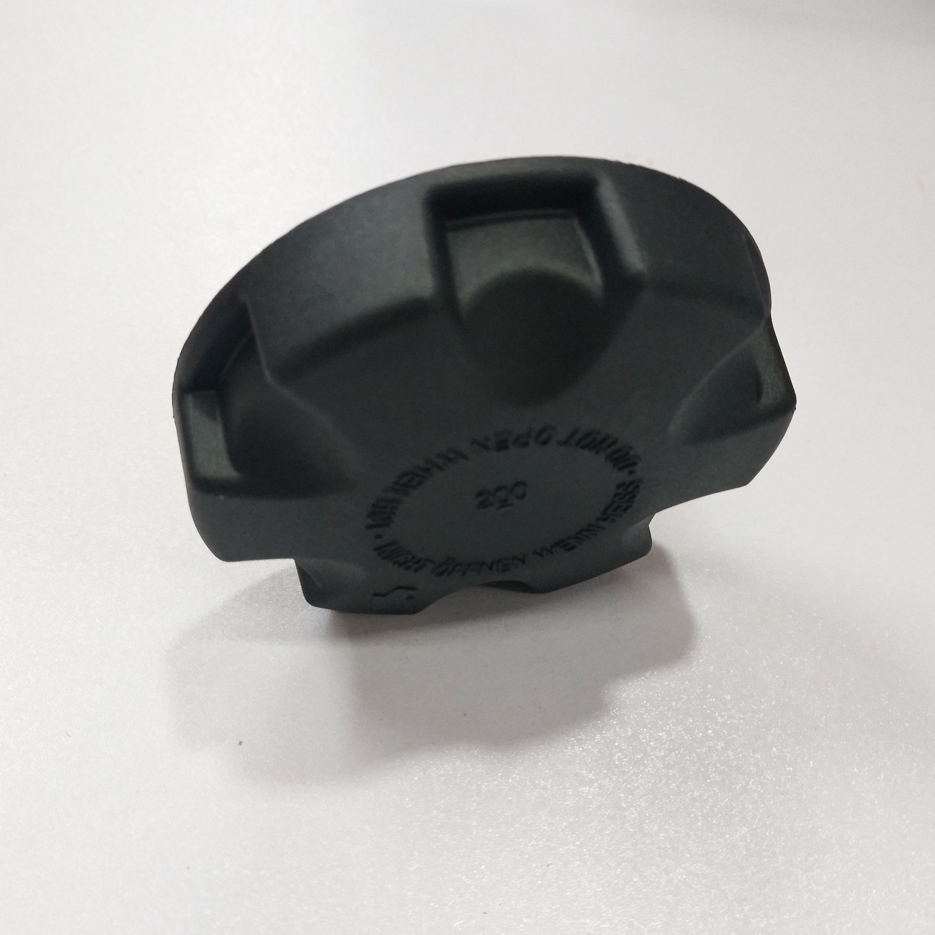 适用于宝马 散热器冷却液膨胀油箱盖 17137516004