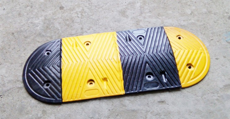 鱼尾纹橡胶减速带有什么特点和作用?