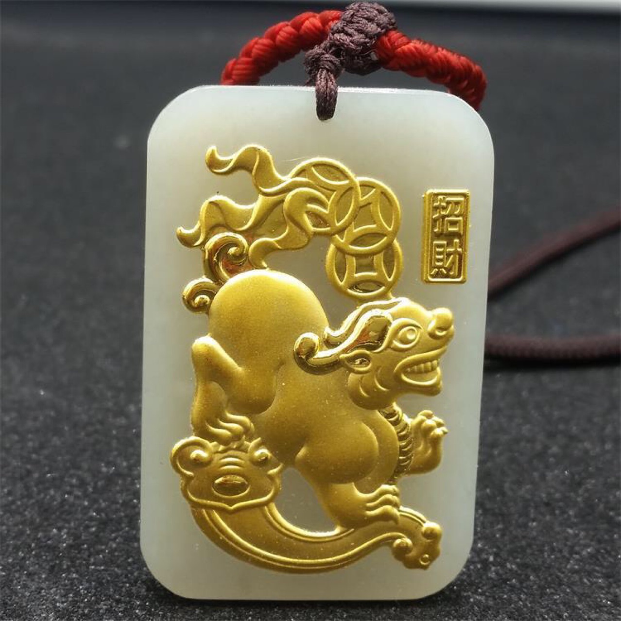 厂家直销金镶玉麒麟吊坠和田玉镶3d黄金招财貔貅挂件大号方牌玉坠