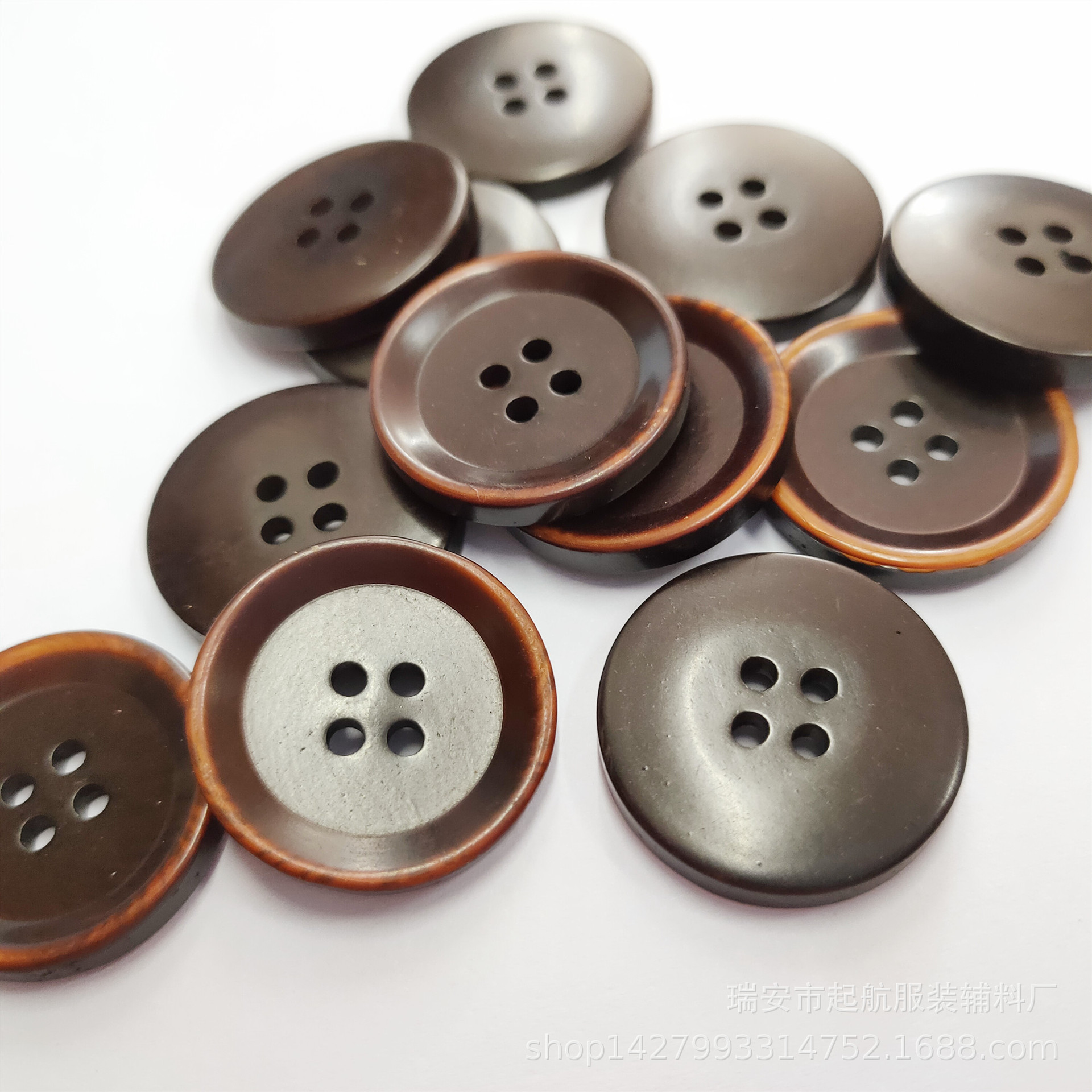 树脂纽扣四眼圆形双色倒边扣子开衫大衣风衣西装西裤裙子鞋帽钮扣