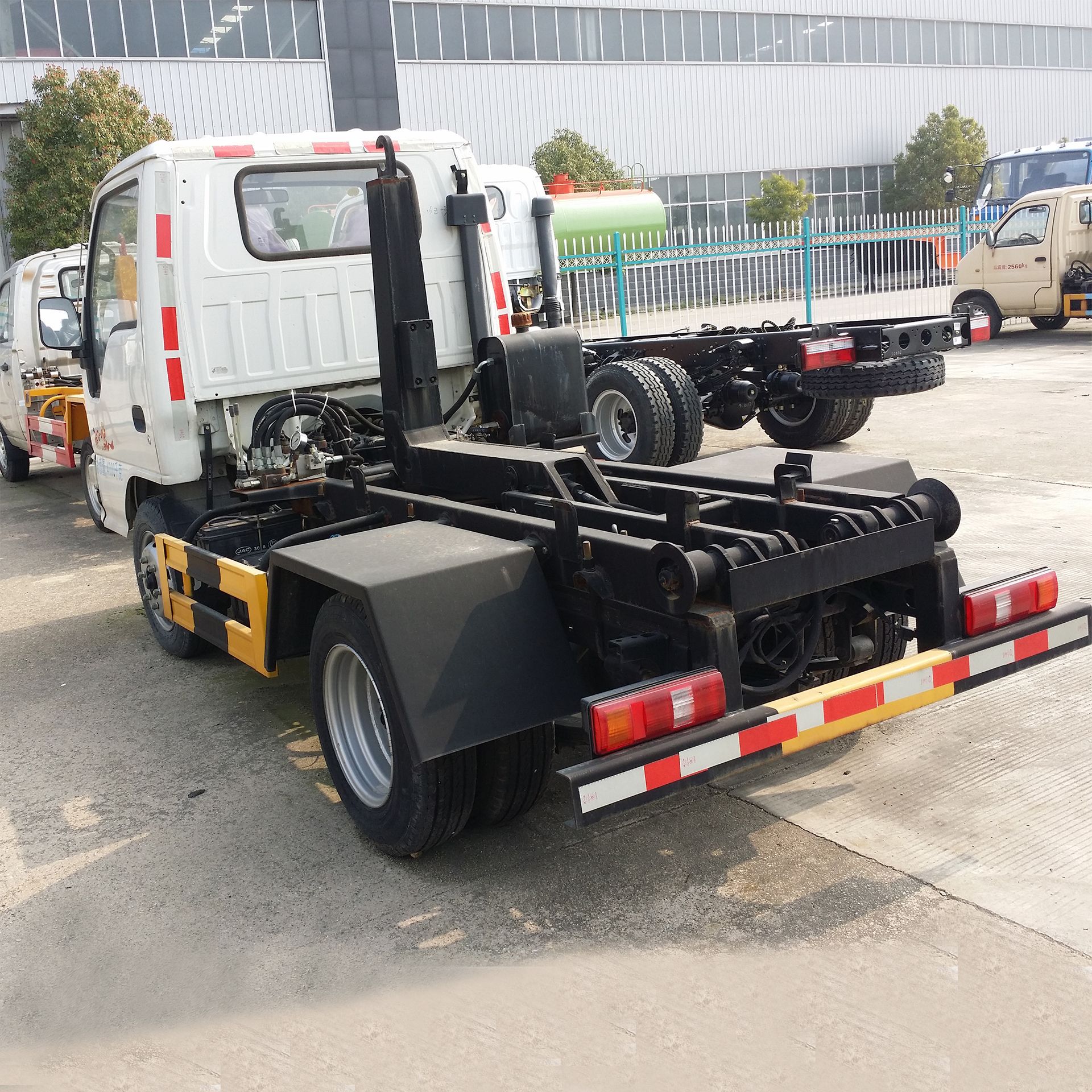 3吨勾臂垃圾车 3方勾臂垃圾车 蓝牌钩臂垃圾车 江淮勾臂垃圾车