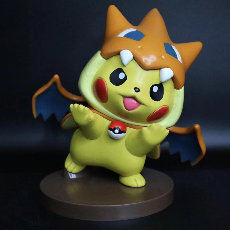 动漫宠物小精灵 皮卡丘cos喷火龙 披风造型 盒装手办 公仔摆件