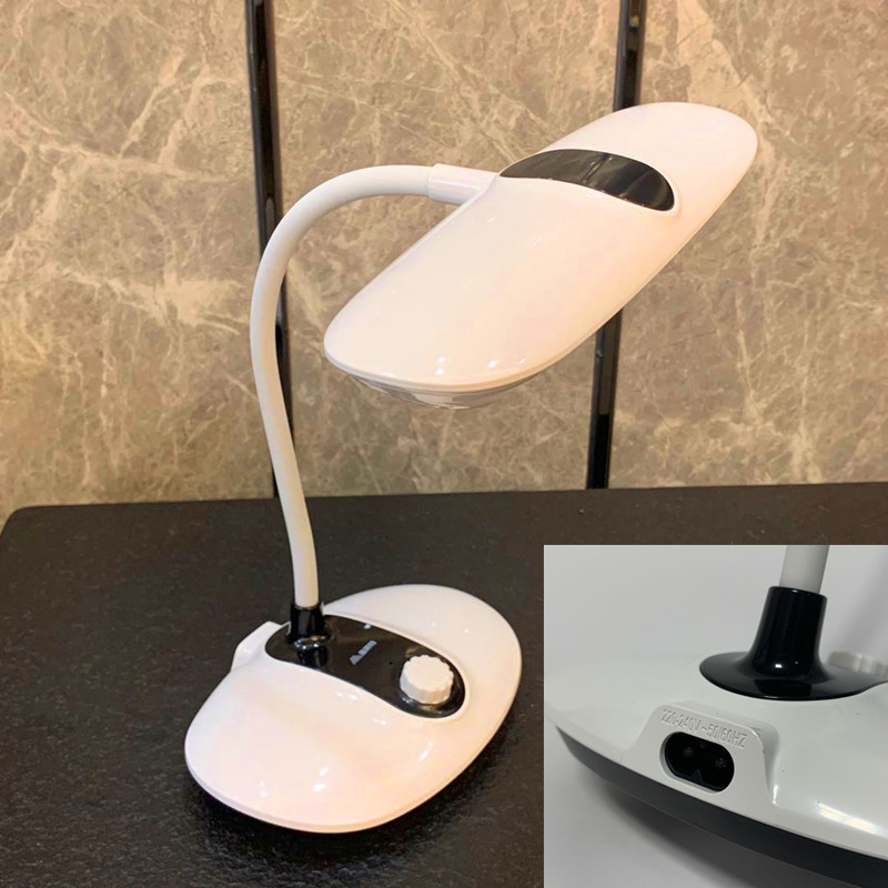 充插二用台灯金莱特kn-8847la 护眼阅读学习办公台灯厂家批发礼品