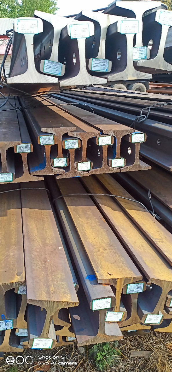 本山钢轨轨道钢 24公斤轻轨 24公斤钢轨 国标轨道钢 8-30公斤轻轨