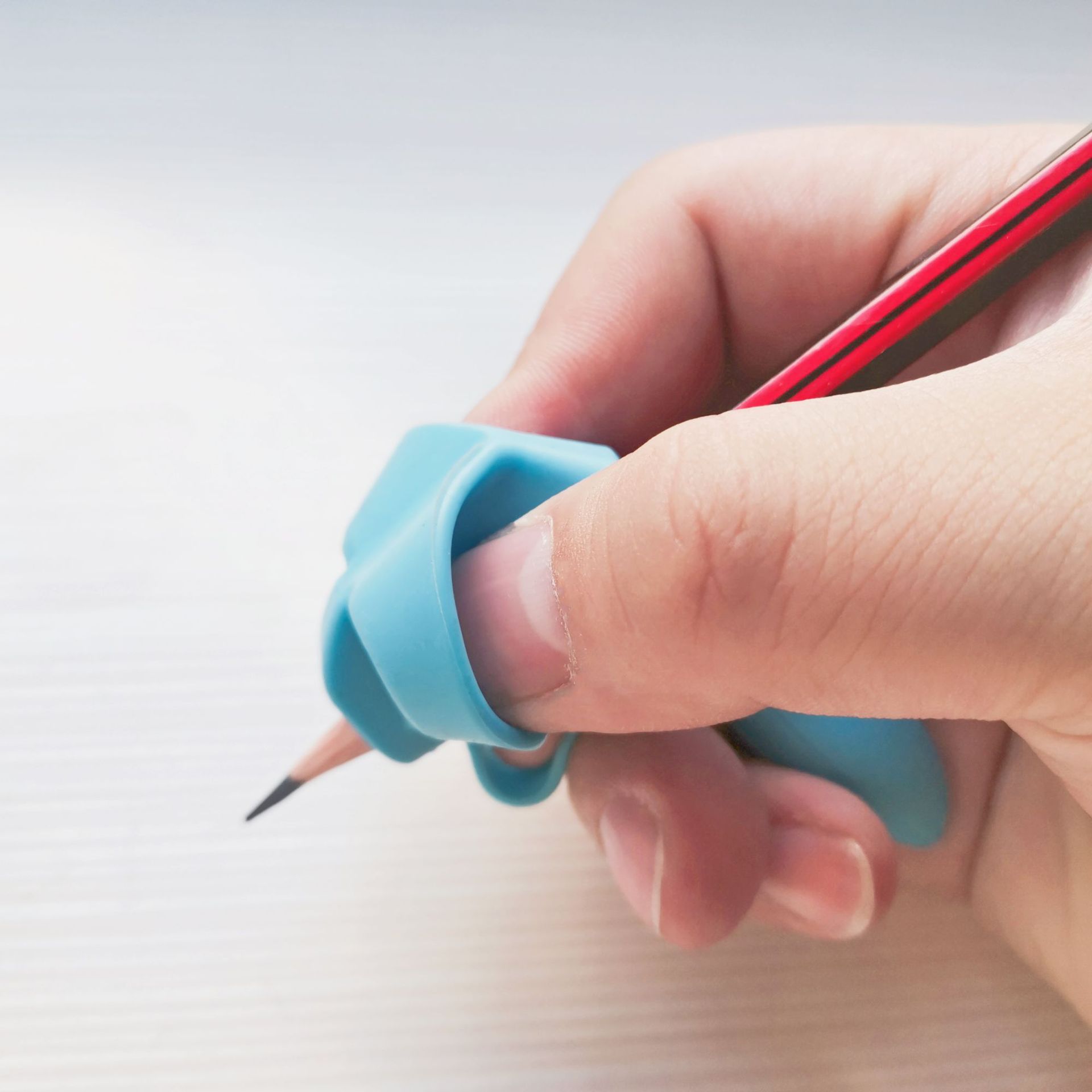 跨境热销儿童握笔矫正器初学者五指笔套软硅胶抓拿握笔器厂家直销