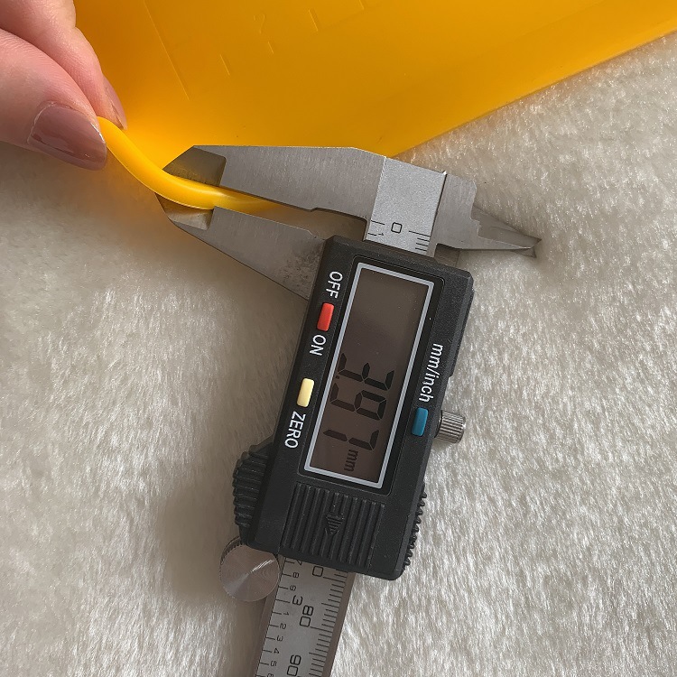 硅胶刻度垫60*50cm加厚案板硅餐垫揉面垫590克边厚4mm中间1.3mm