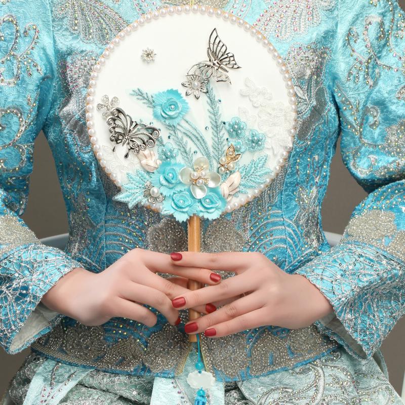 抖音中式新娘手捧花冰蓝色写真照秀禾服马来褂结婚礼团扇diy材料