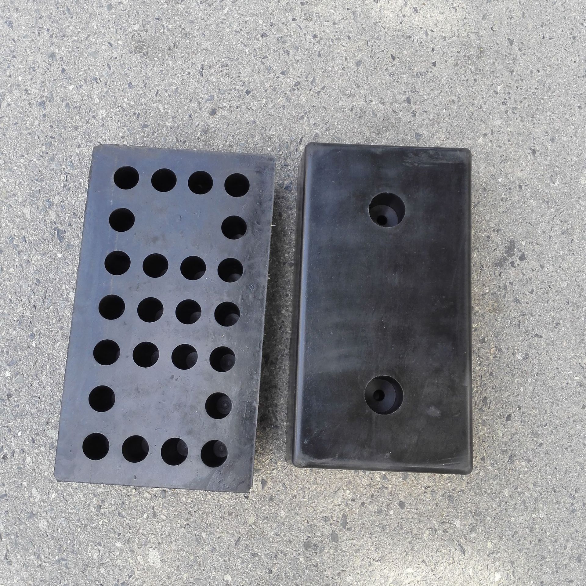 货车防撞块橡胶实心箱式货车尾部缓冲胶块倒车防撞胶墩电梯缓冲块