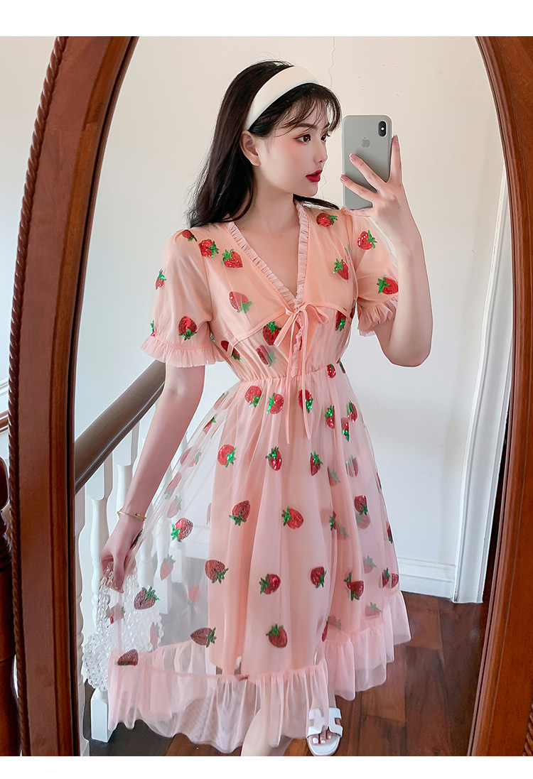 草莓烫金连衣裙女夏新款小众气质v领薄纱系带泡泡袖仙女裙