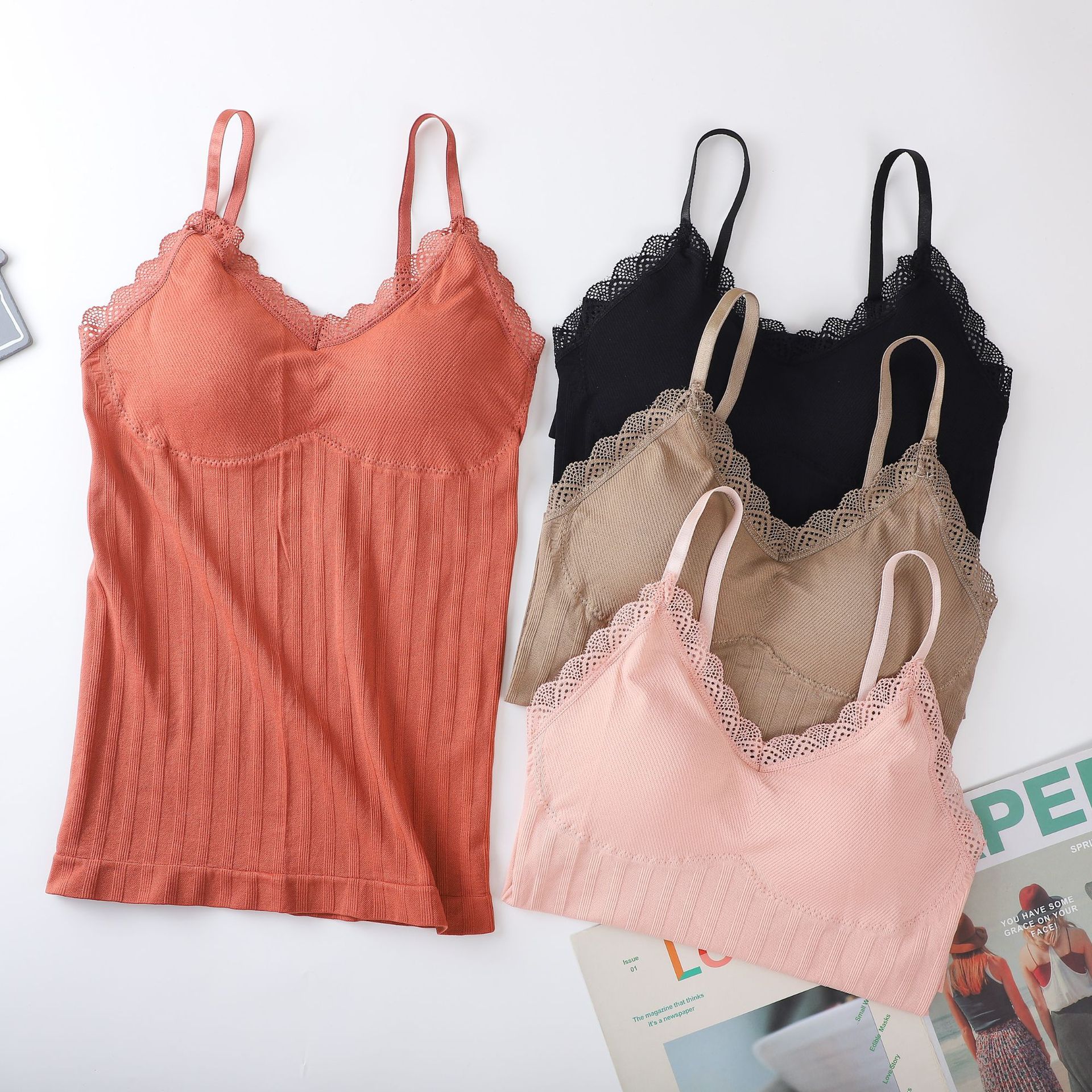 新款无缝内衣女舒适无钢圈带胸垫一体式吊带背心长款修身打底内衣