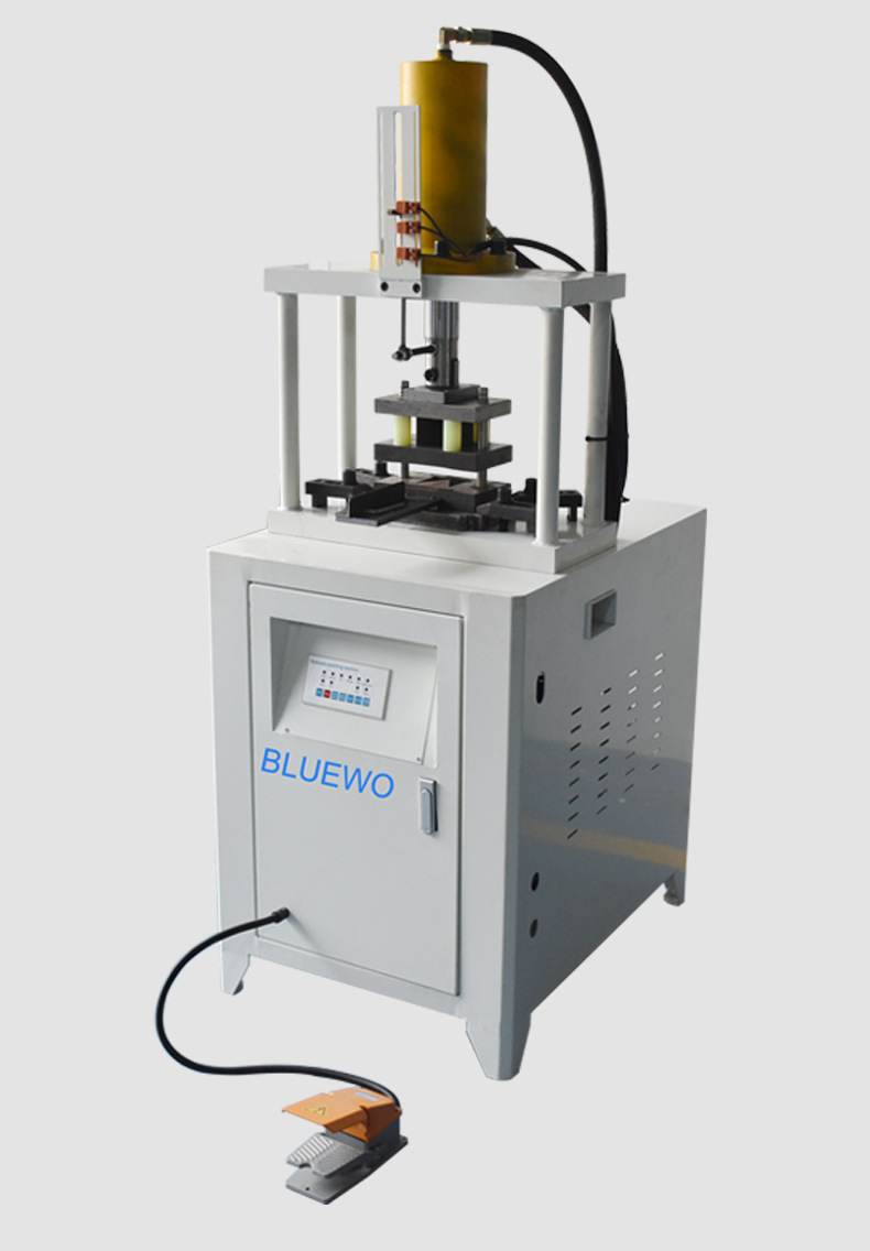哪里有护栏冲孔机厂家佛山蓝沃全自动冲孔机直供数控冲孔机