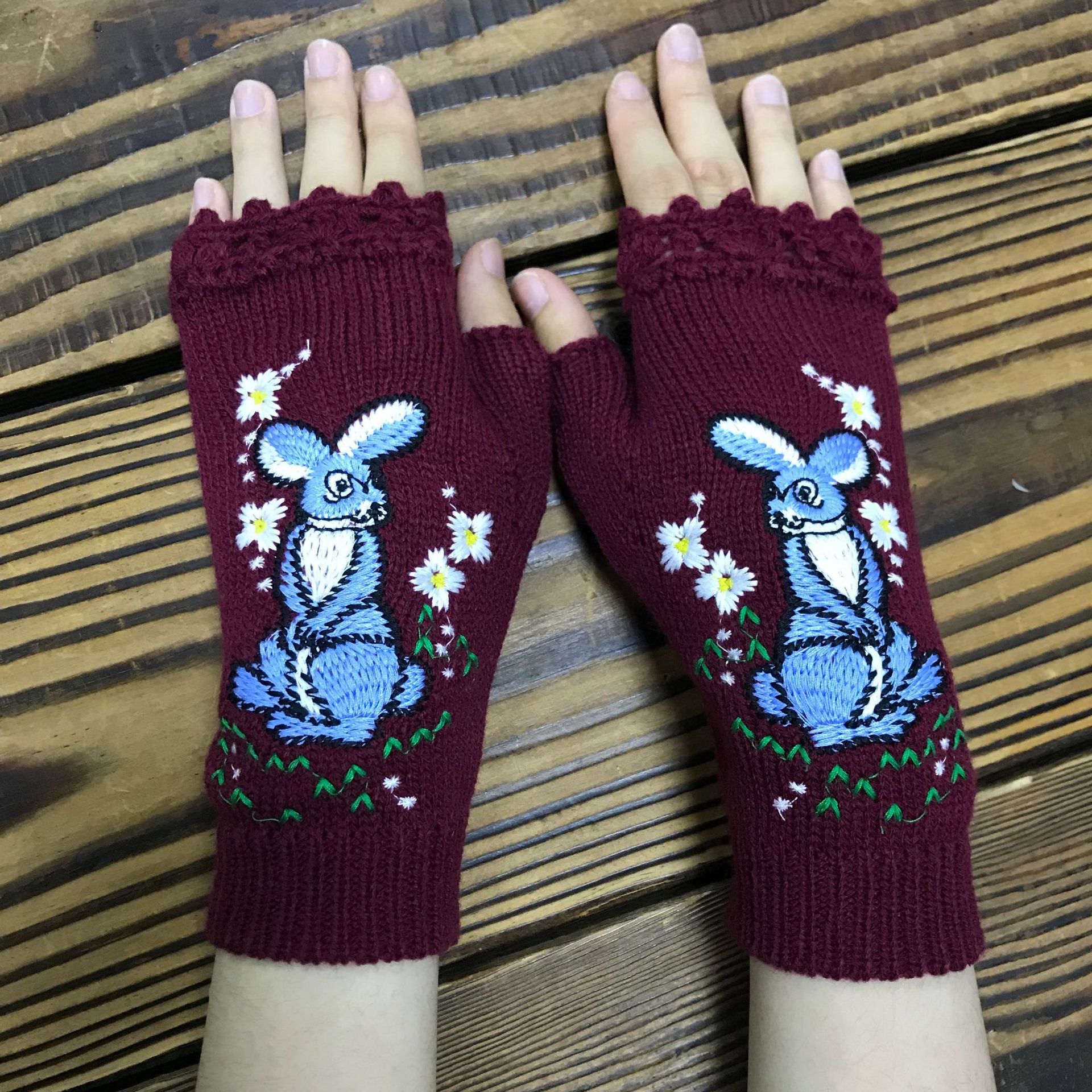 厂家跨境秋冬新款针织绣花手套兔子女式加长款保暖成人毛线手套女