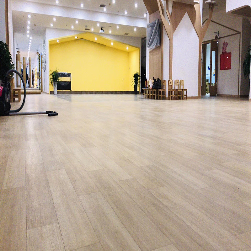 阿姆斯壮木纹龙pvc地板防滑耐磨塑胶地板幼儿园 早教家用木纹地胶