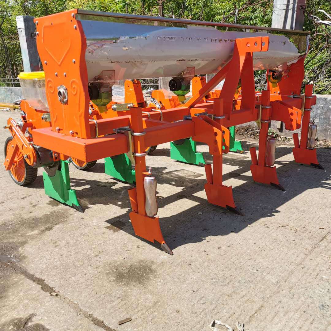 四轮拖拉机带玉米精播机 玉米大豆点播机悬浮式施肥玉米点播机