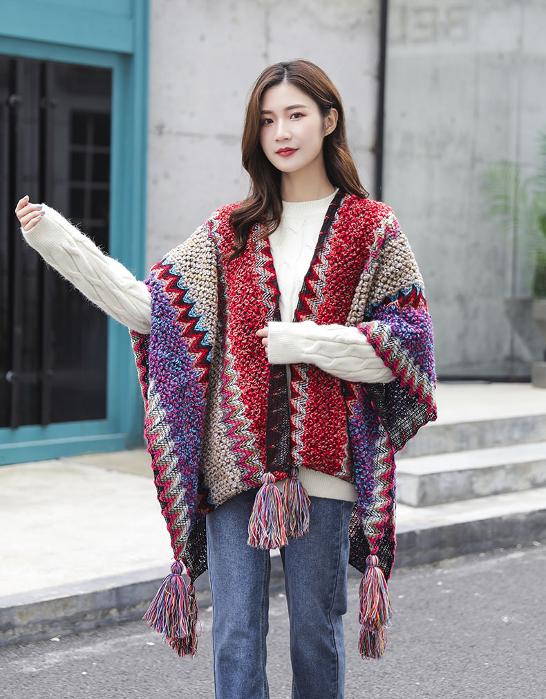 新款民族风斗篷披肩针织秋冬挂球围巾女大披风潮厂家直批一件代发