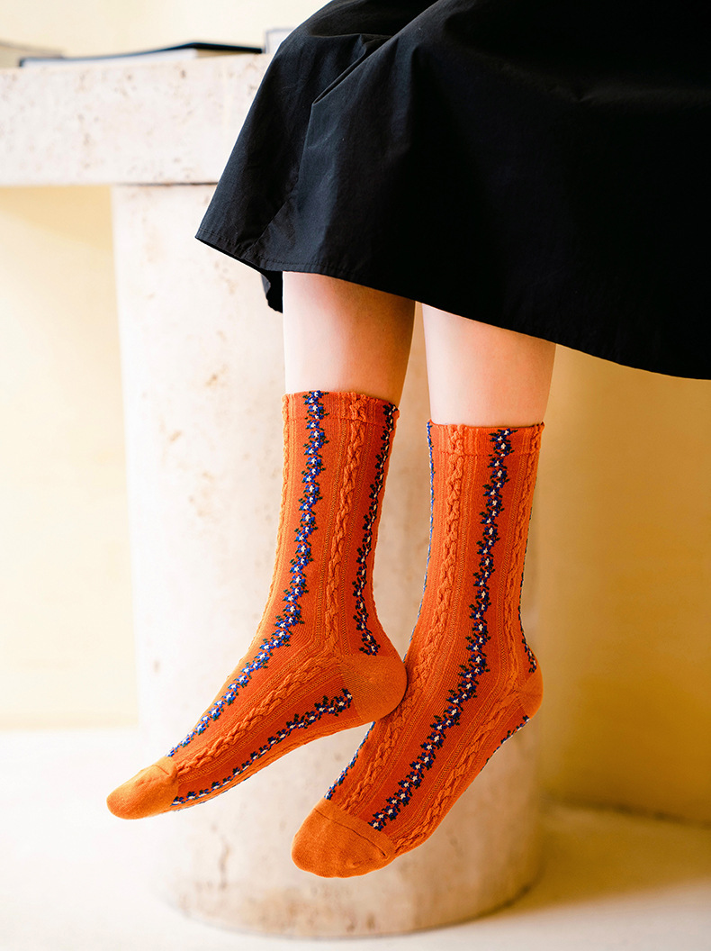 2020秋冬新品袜子女 复古花纹女士中筒袜 潮流竖条麻花纹堆堆袜