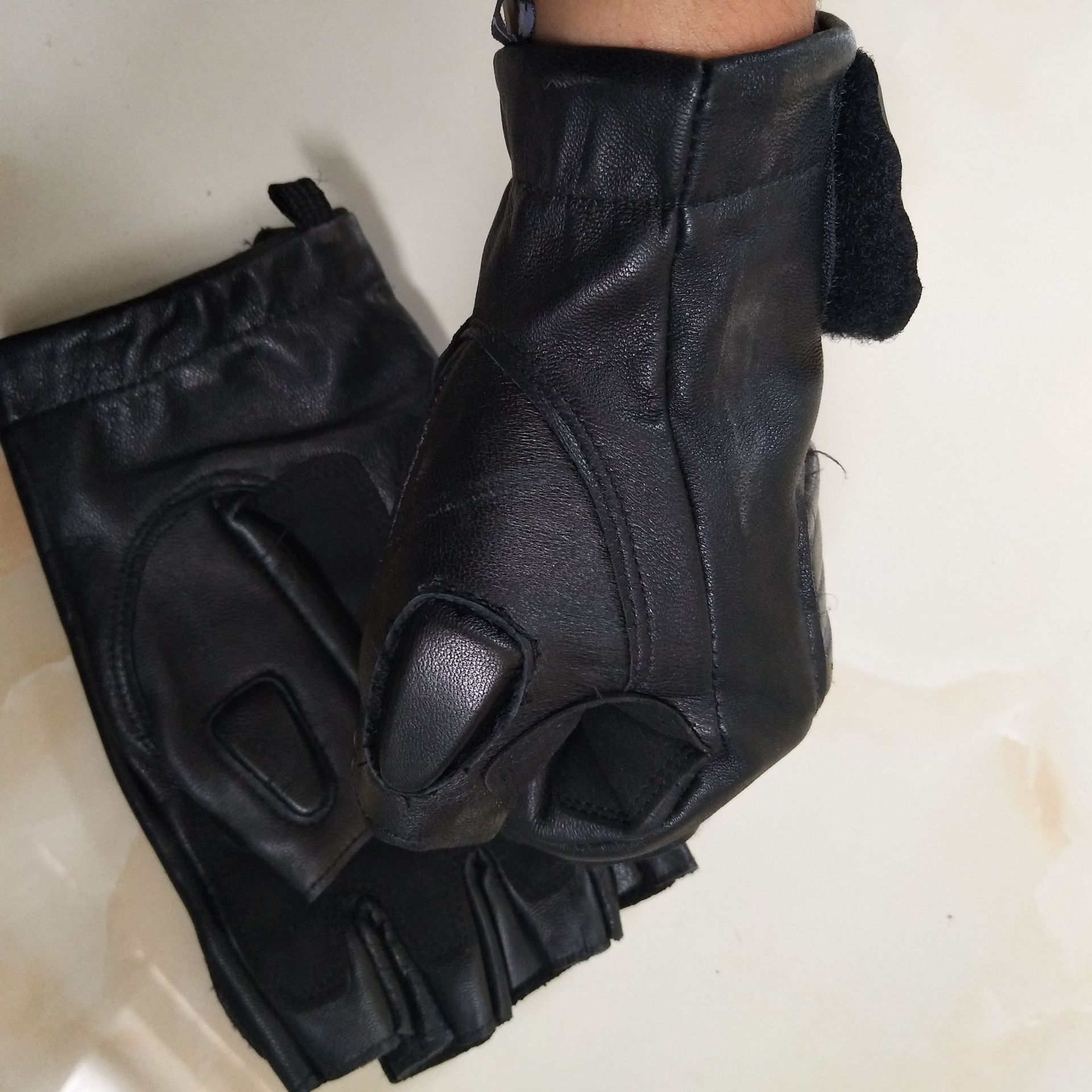 战术半指手套格斗拳击户外骑行机车摩托露指皮革手套