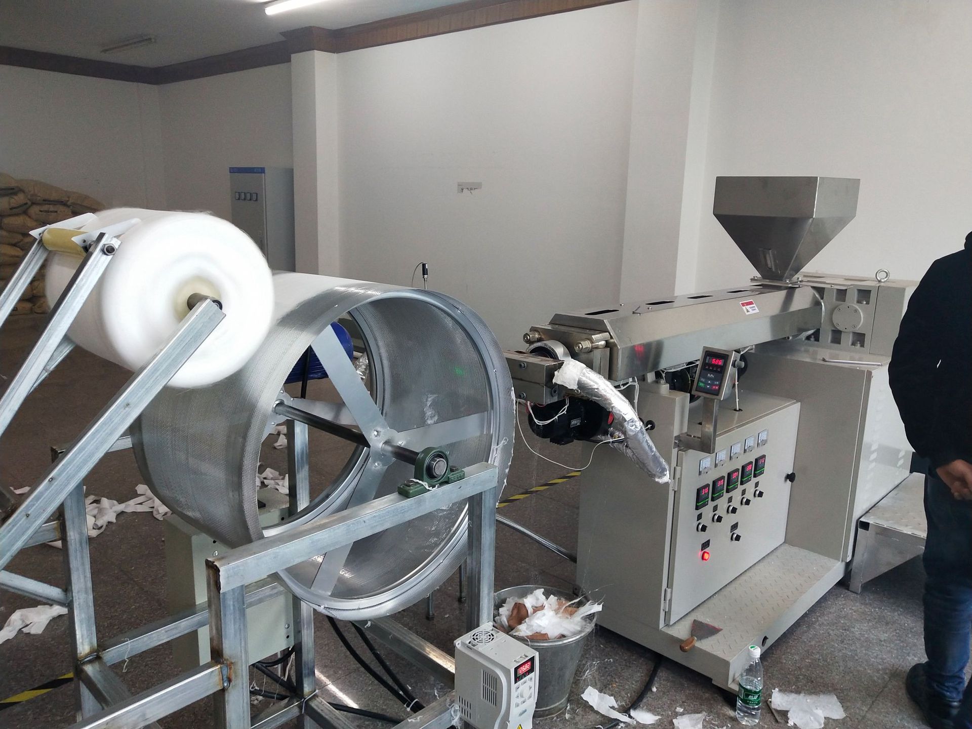 用途医疗卫生用布成网方式熔喷克重25(g/㎡)幅宽175cm主要成分pp品质