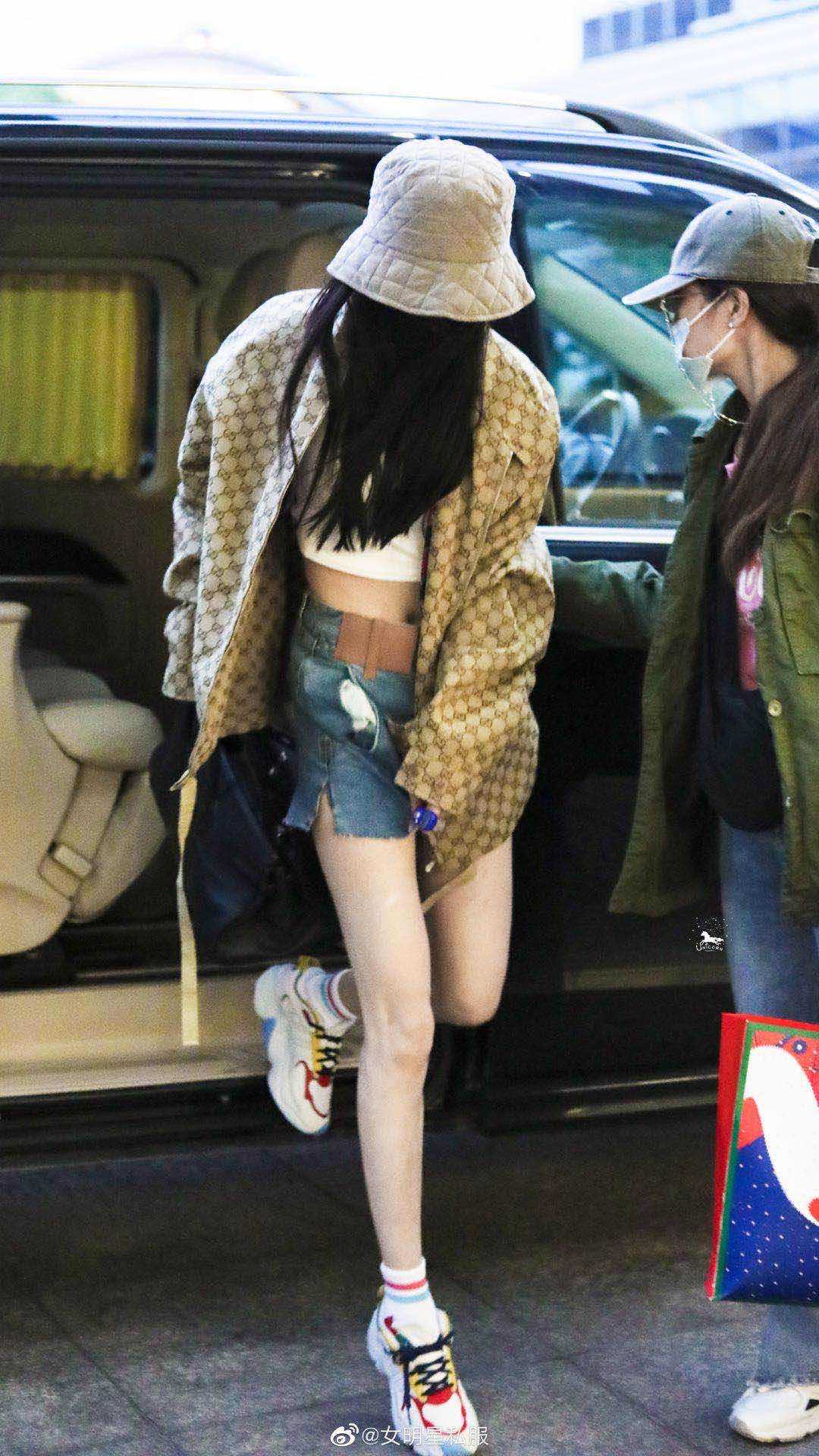 —————20068杨幂 牛仔短裤