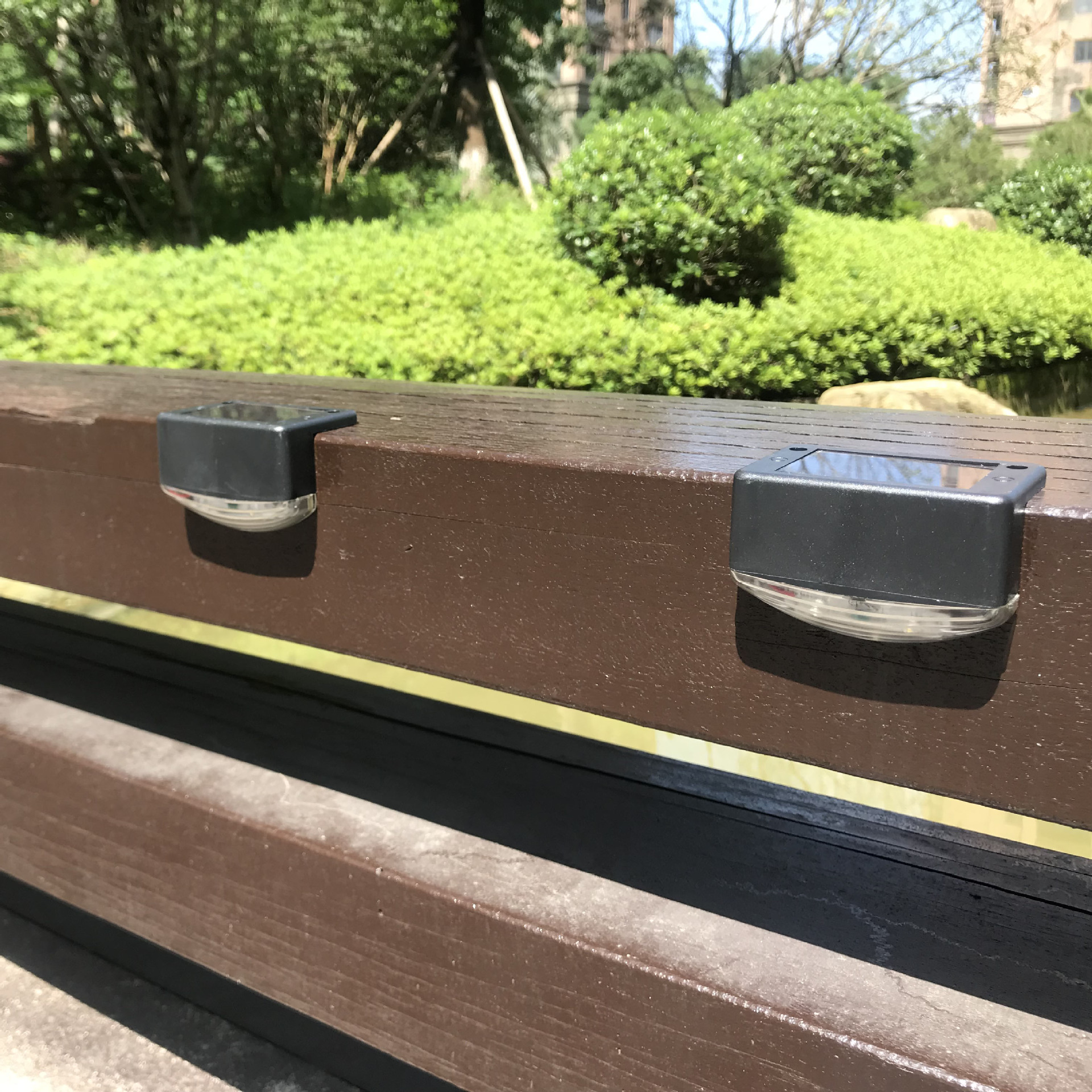 跨境太阳能2led栏杆灯篱笆灯壁灯花园围墙庭院装饰太阳能阶梯灯