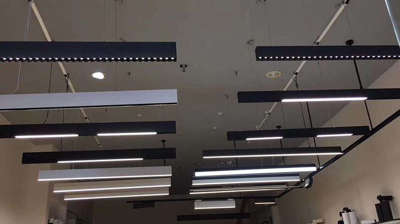 led办公室吊线灯明装防眩长条形支架格栅线条组合射灯厂家