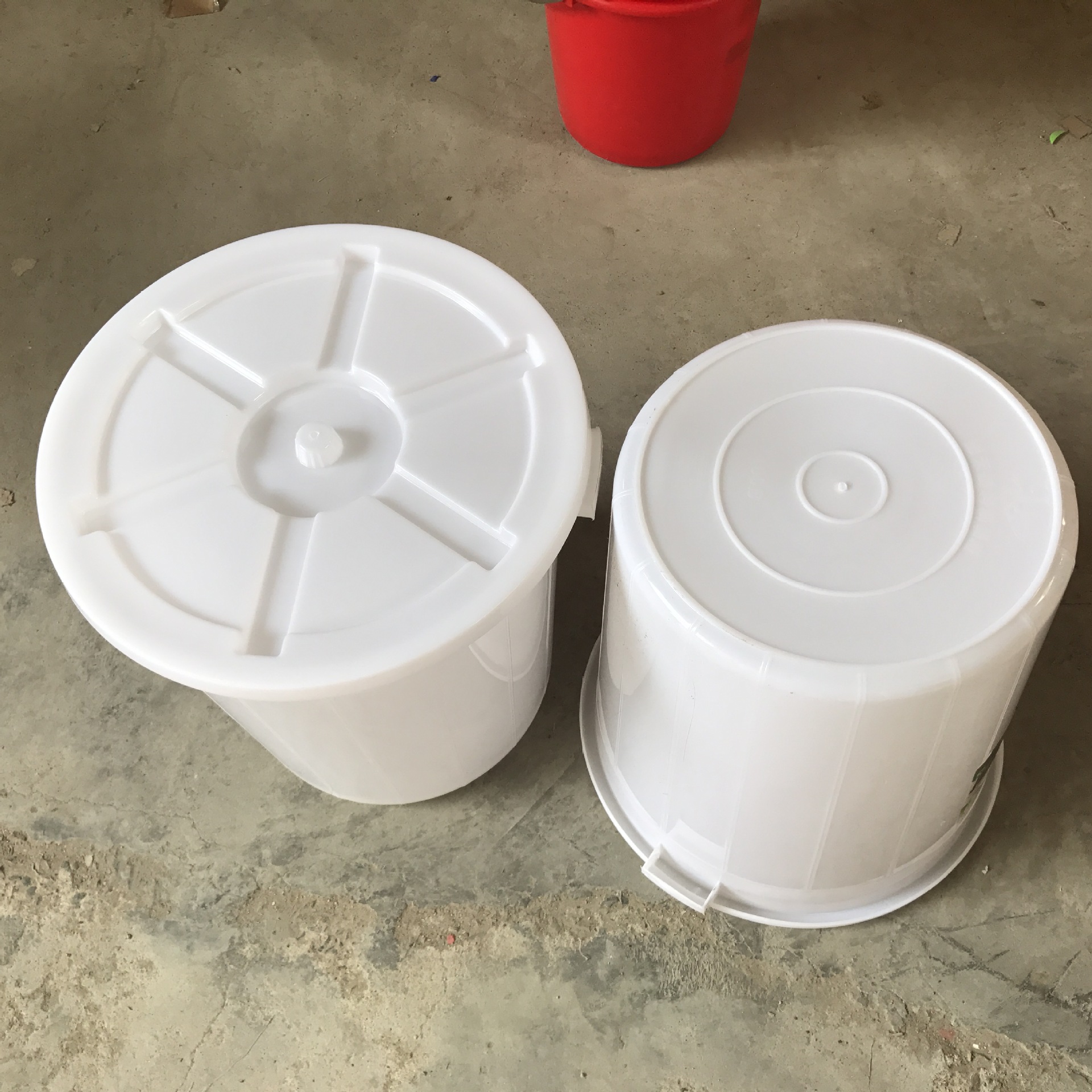 厂家供应pp塑料大白桶 300升加厚圆桶 家用水桶 化工桶 带盖水箱