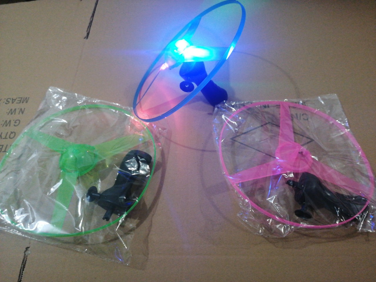 批发闪光玩具拉线飞碟