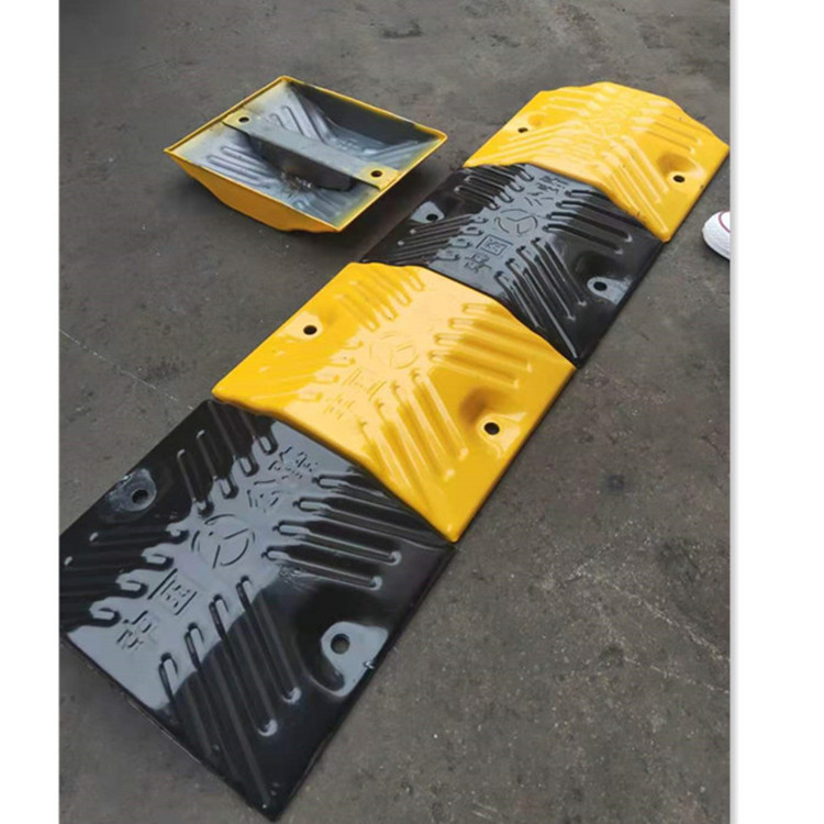 碳钢减速带减速板铸铁高速公路道路橡胶铸钢加厚汽车限速缓冲带