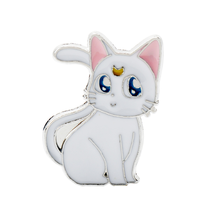 动漫周边徽章 卡通美少女战士 可爱白猫露娜胸针 防走光合金配饰